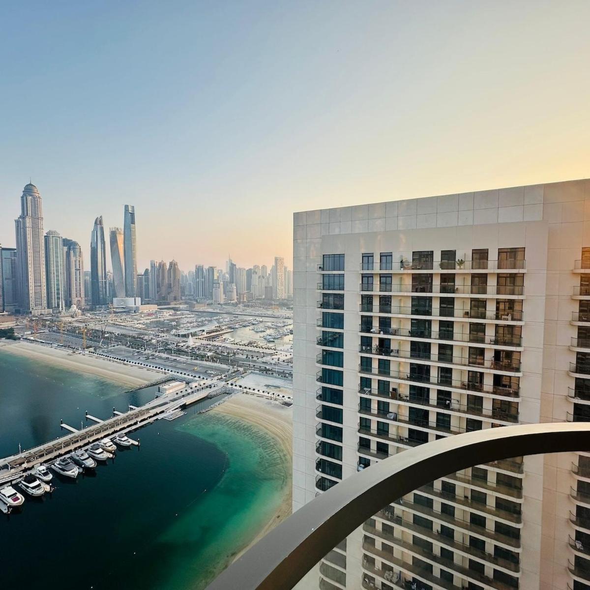 Amakin Beachfront Palm Jumeirah Marina Vista 2 Apartment