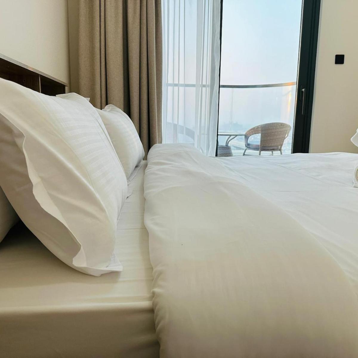Apartment Amakin Beachfront Palm Jumeirah Marina Vista 2 Dubai