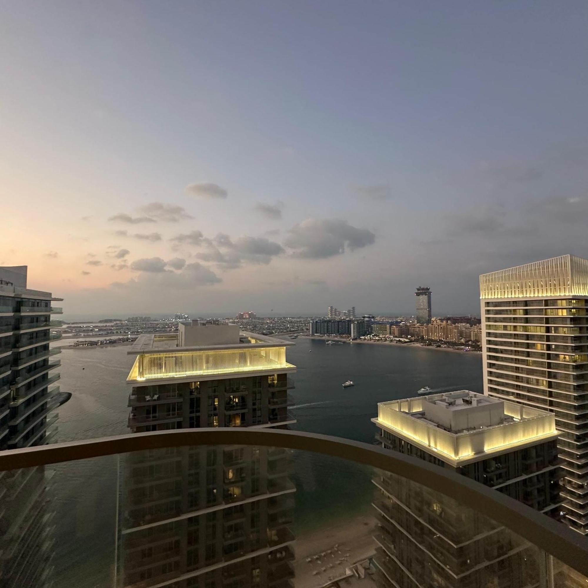 Amakin Beachfront Palm Jumeirah Marina Vista 2 Apartment *
