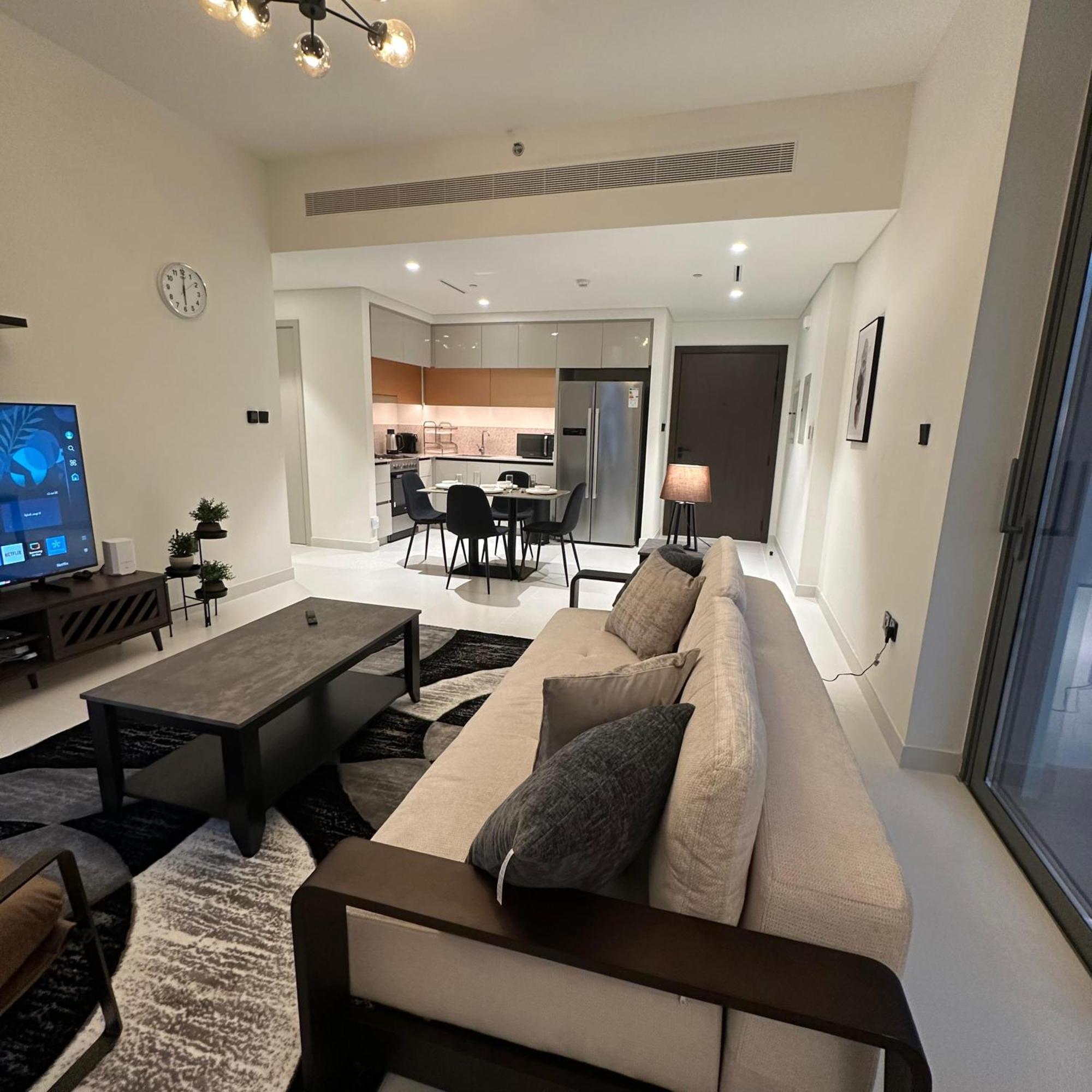 Amakin Beachfront Palm Jumeirah Marina Vista 2 Apartment
