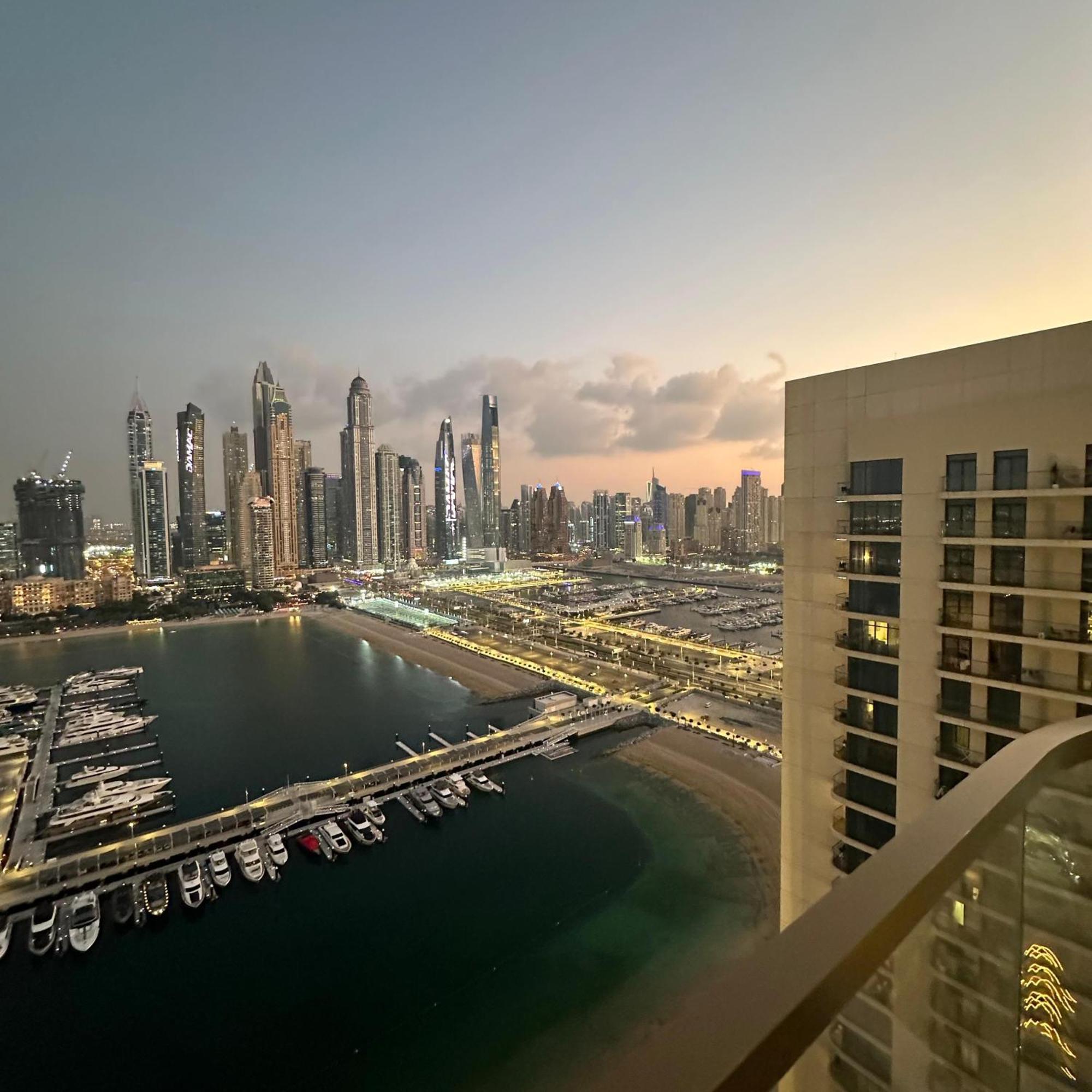 Amakin Beachfront Palm Jumeirah Marina Vista 2 Apartment *