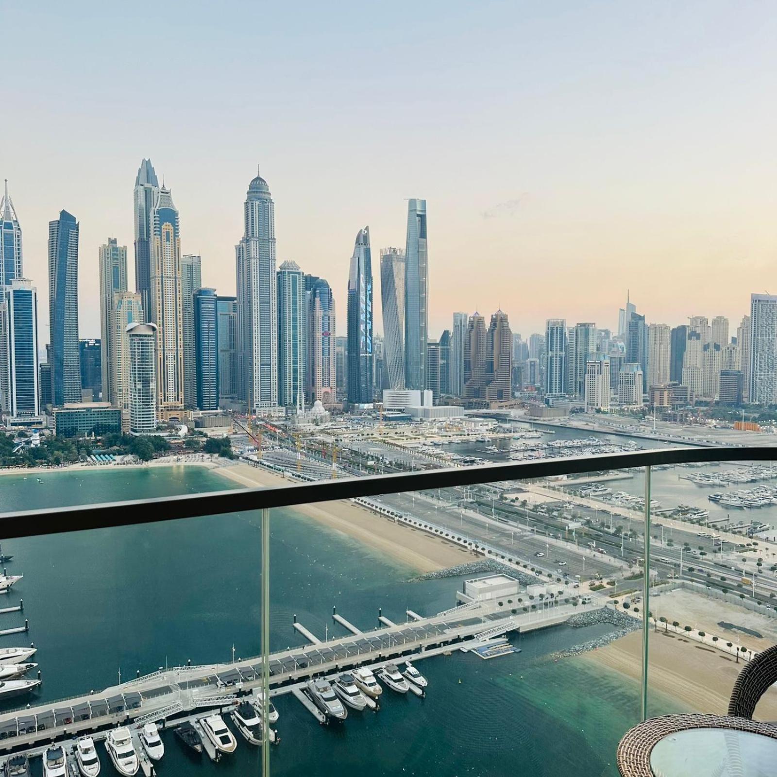 Amakin Beachfront Palm Jumeirah Marina Vista 2 Apartment