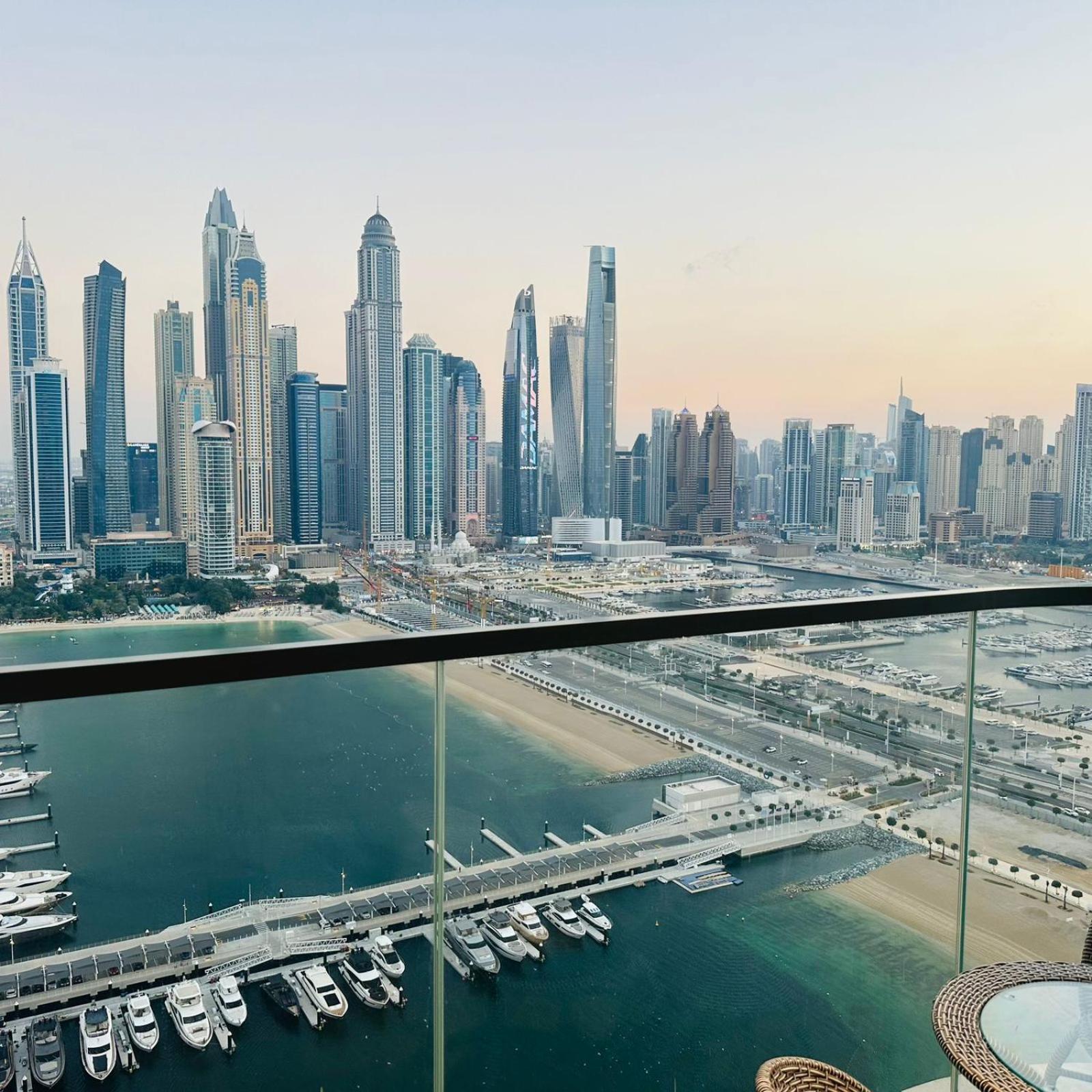 Amakin Beachfront Palm Jumeirah Marina Vista 2 Apartment *