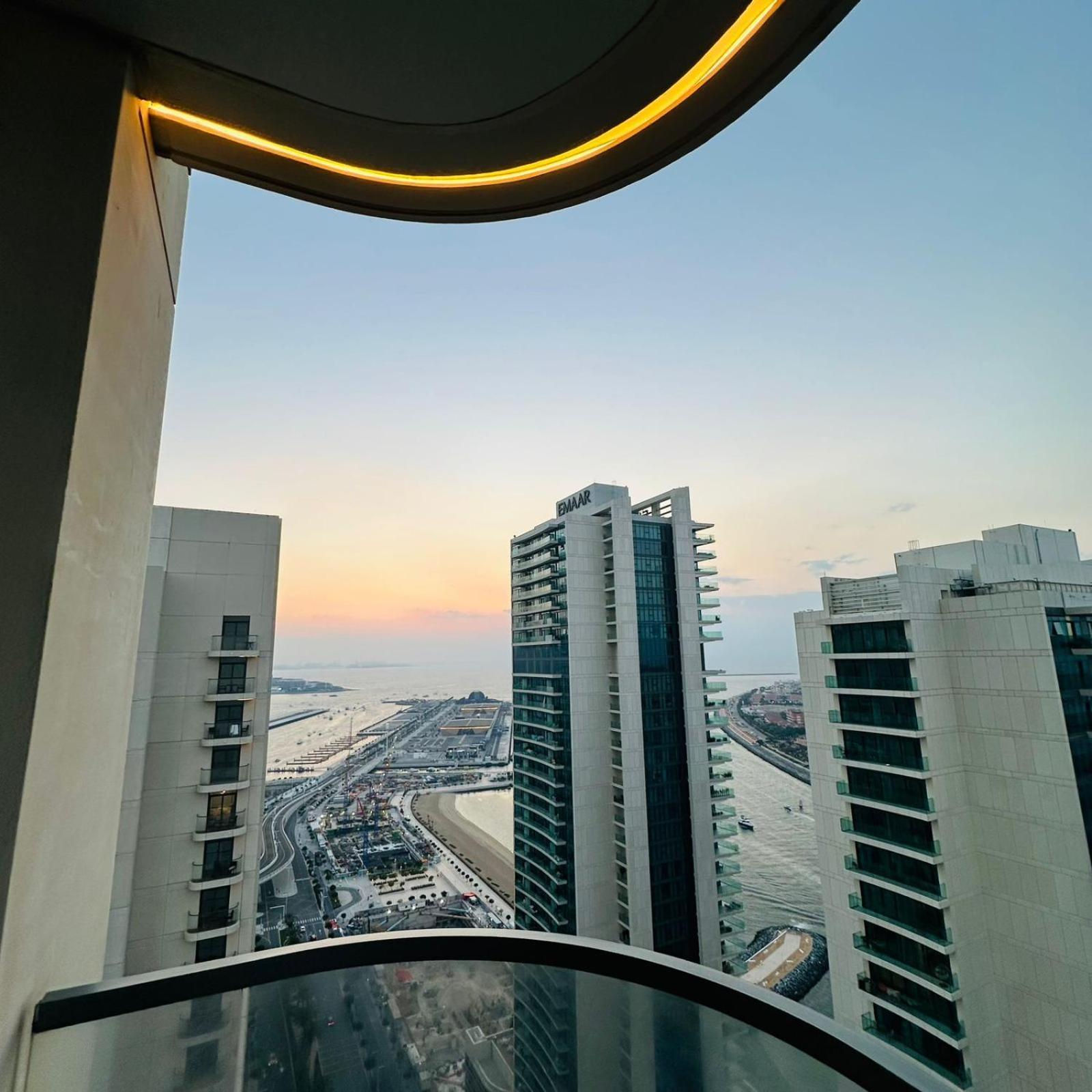 Amakin Beachfront Palm Jumeirah Marina Vista 2 Apartment Dubai