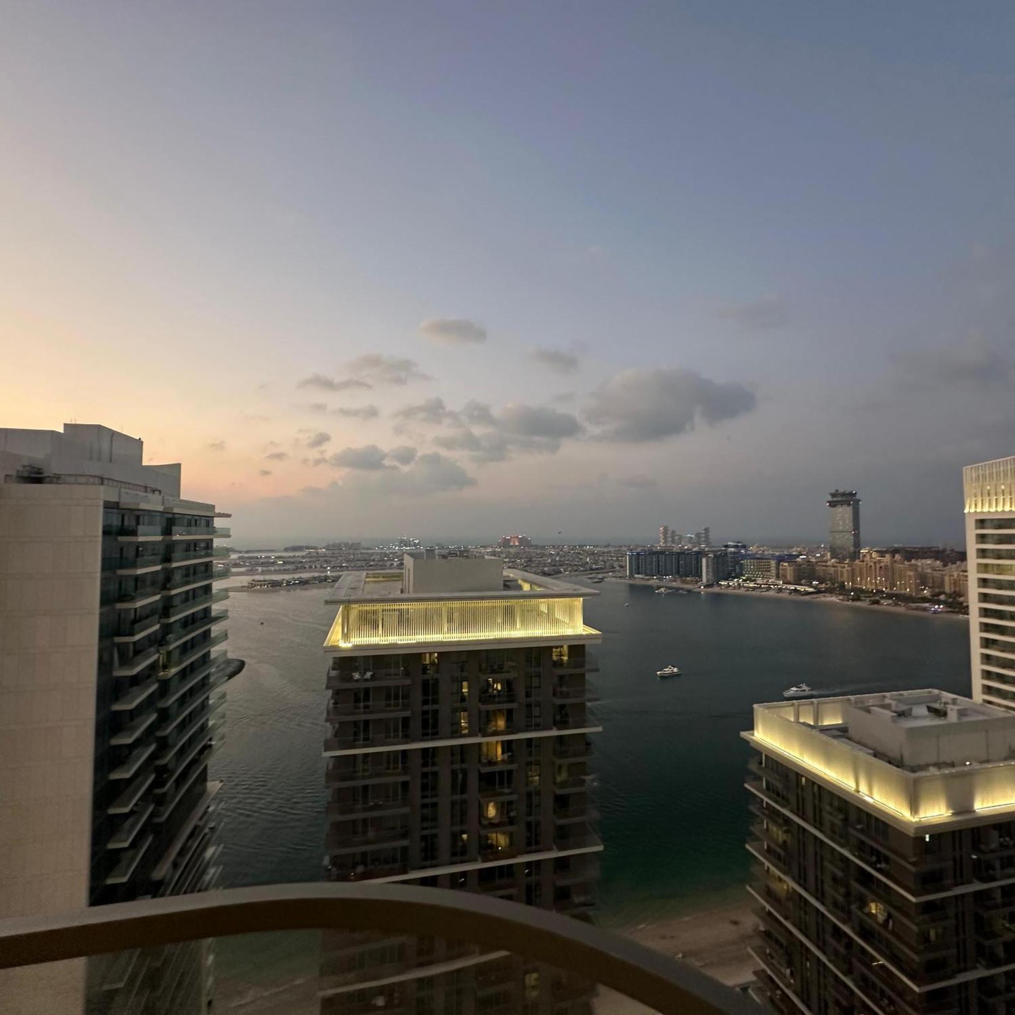 Amakin Beachfront Palm Jumeirah Marina Vista 2 Apartment *
