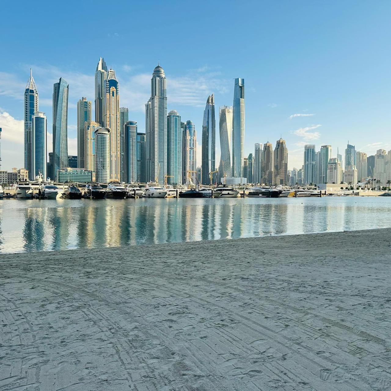 Amakin Beachfront Palm Jumeirah Marina Vista 2 Apartment