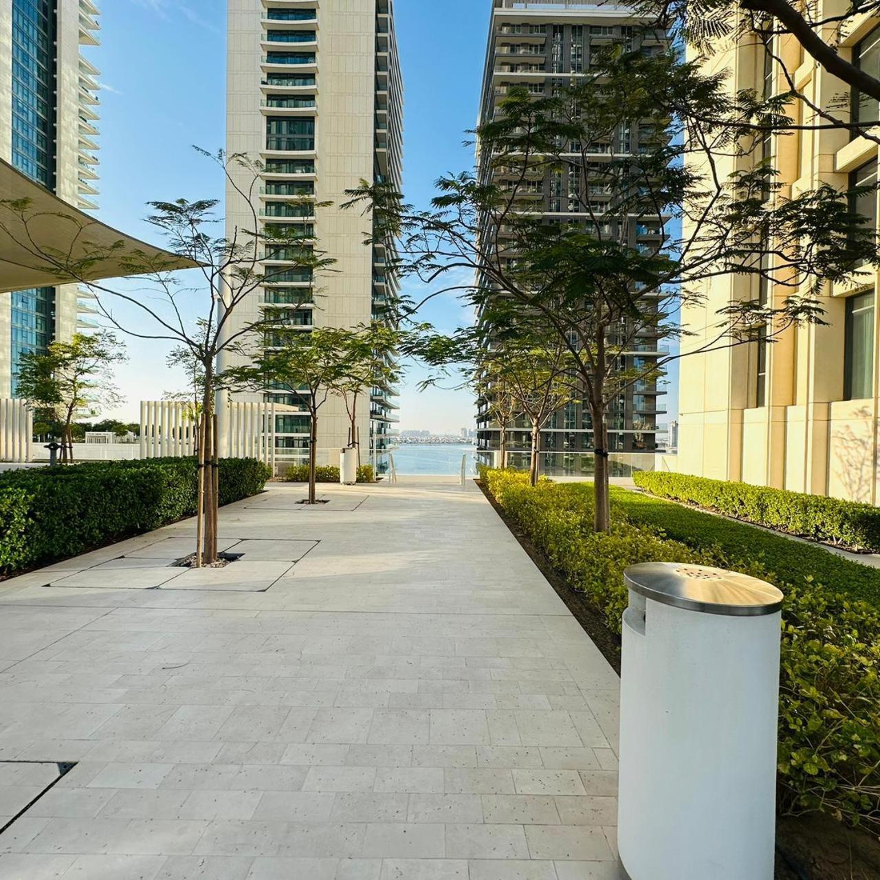 Amakin Beachfront Palm Jumeirah Marina Vista 2 Apartment *