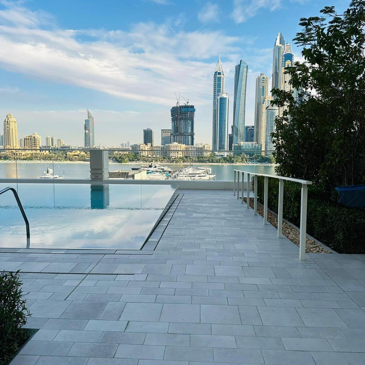 Amakin Beachfront Palm Jumeirah Marina Vista 2 Apartment Dubai