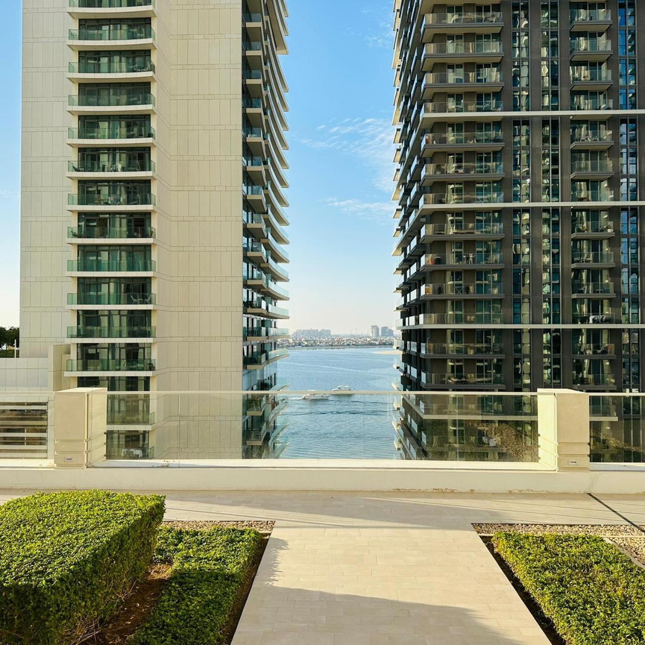 Amakin Beachfront Palm Jumeirah Marina Vista 2 Apartment