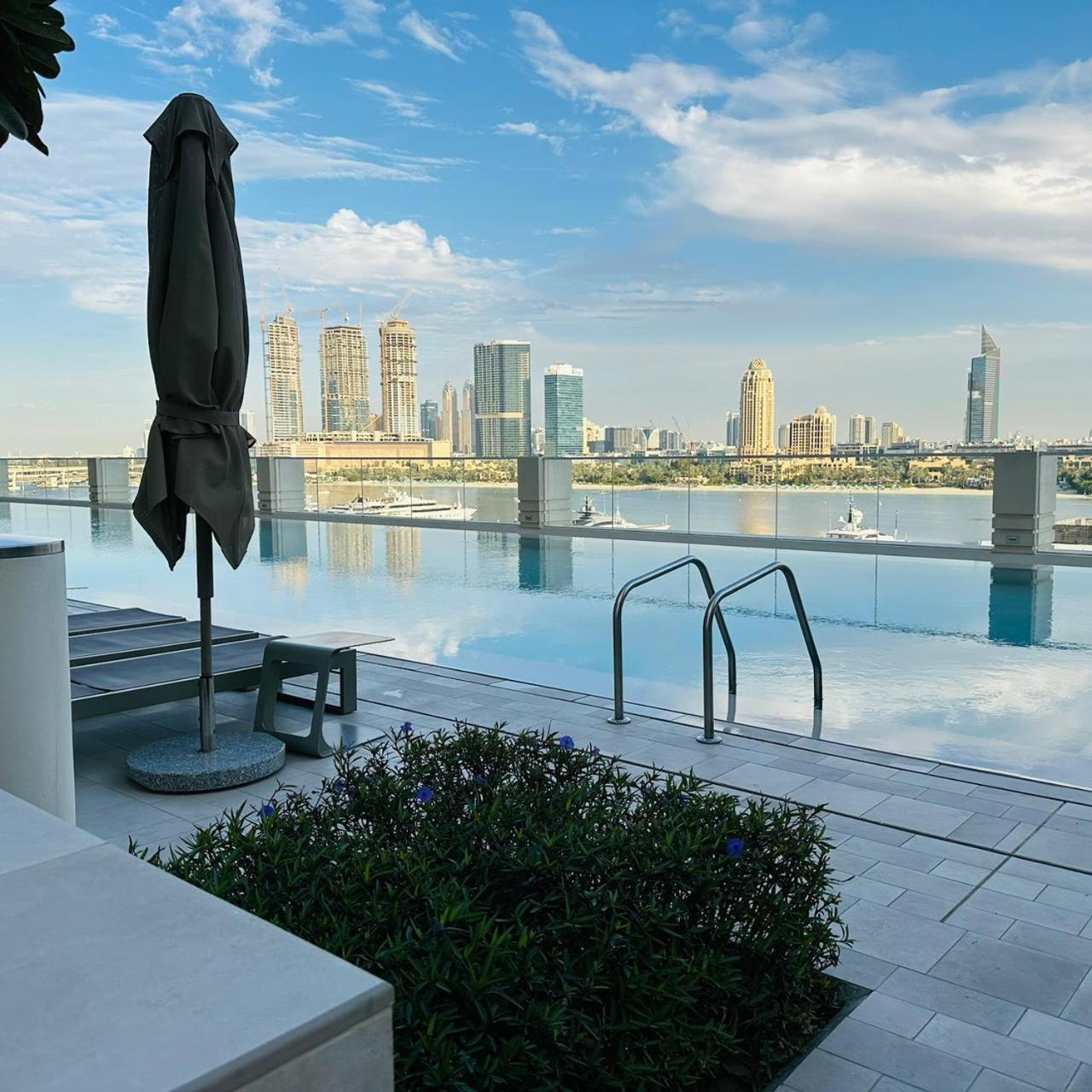 Apartment Amakin Beachfront Palm Jumeirah Marina Vista 2 Dubai